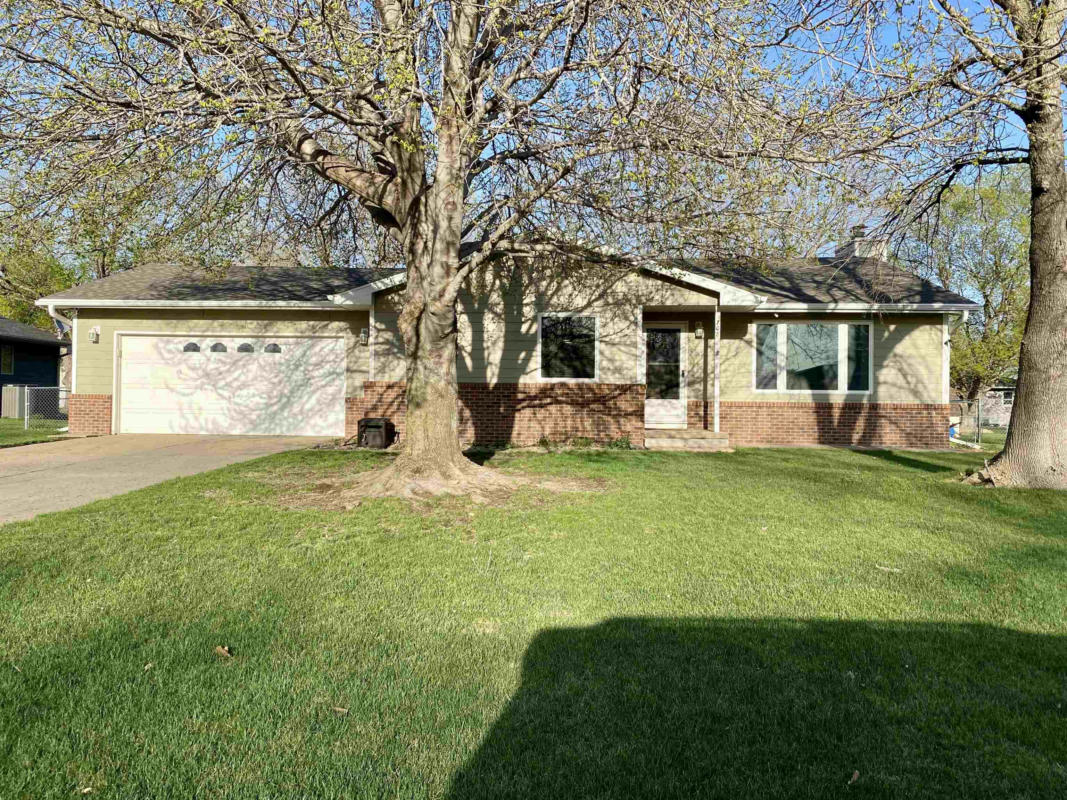 708 SYCAMORE AVE, HASTINGS, NE 68901, photo 1 of 31